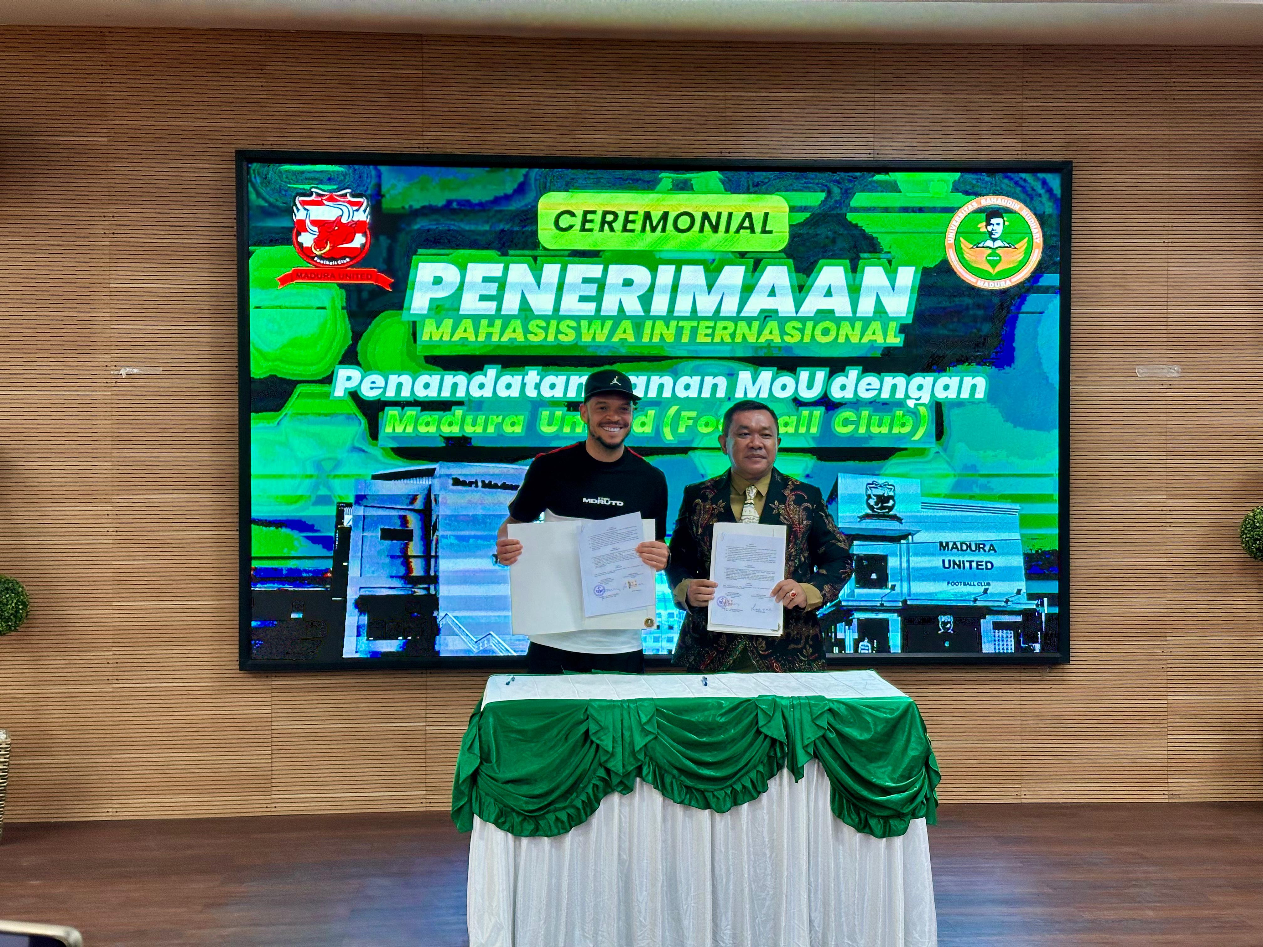 Rektor UNIBA Madura Sambut Mahasiswa Internasional dan Gagas Kemitraan Strategis dengan Madura United