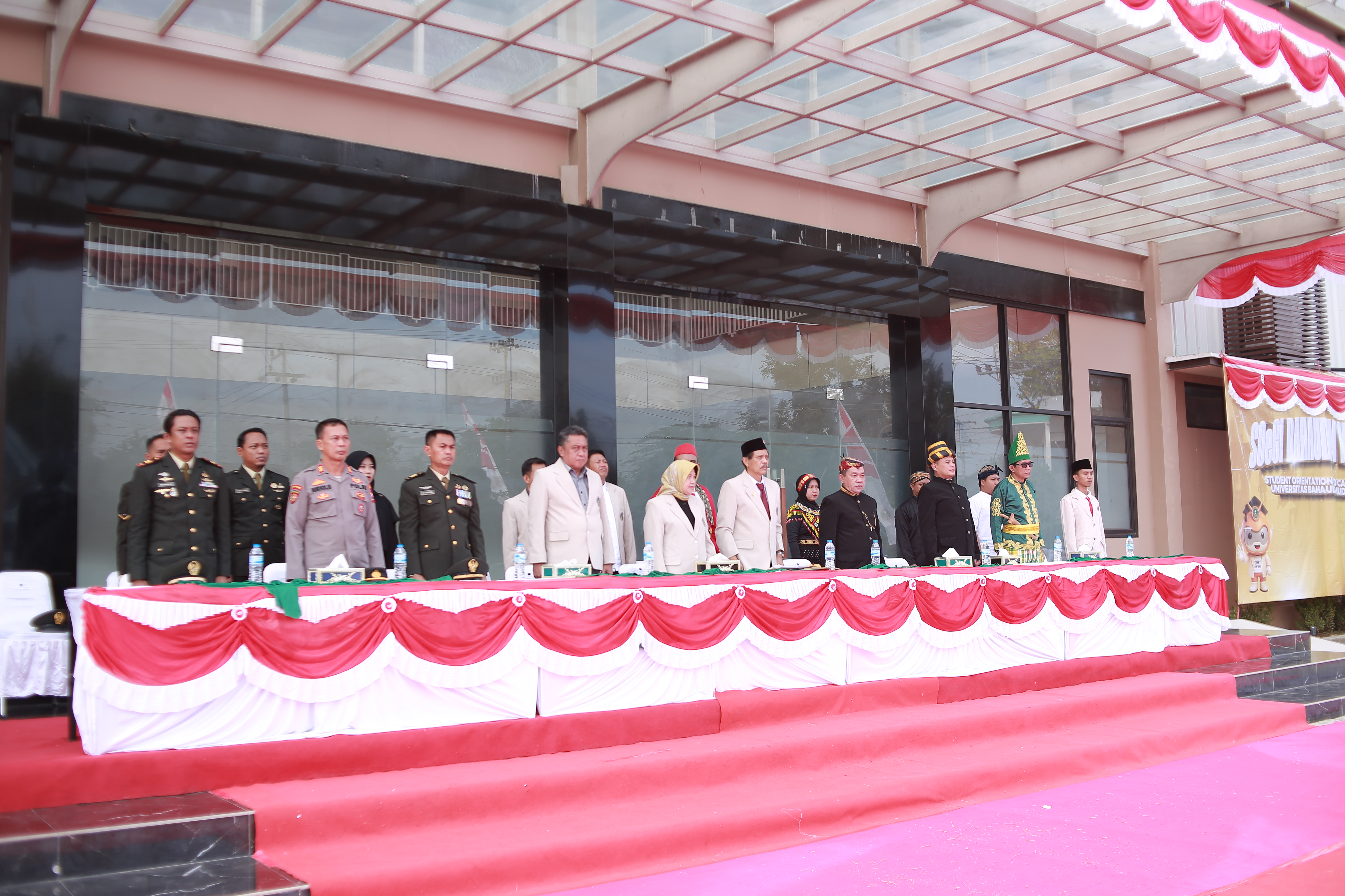 UNIBA Madura Rayakan HUT RI dengan Upacara Kemerdekaan, Mahasiswa Baru Jadi Peserta Utama